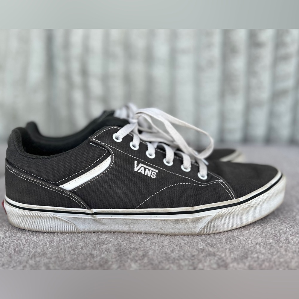 Gently Worn Men’s Dark Grey Canvas Selden Vans. Size 12.